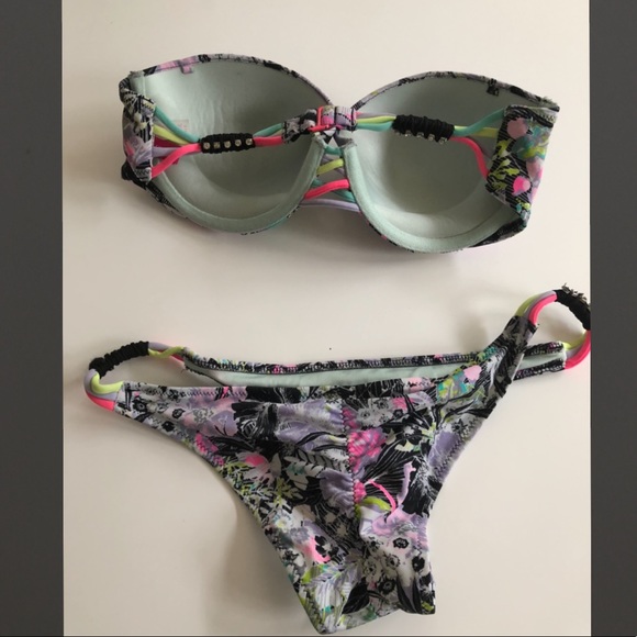 Victoria’s Secret swimsuit size 32d / small - Picture 2 of 2